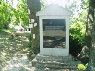 Balatonszárszó, Temető. József Attila eredeti sírja.jpg Balatonszárszó, Temető. József Attila eredeti sírja.jpg